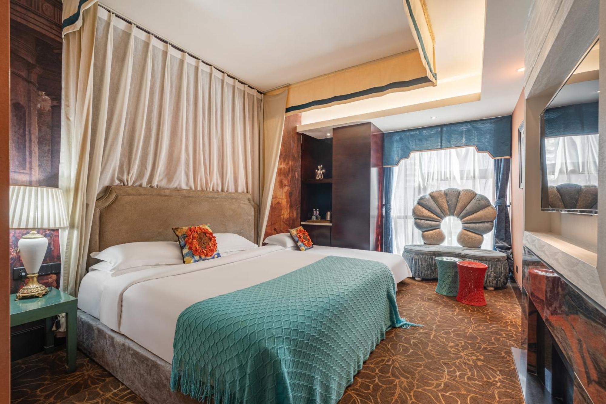 Wisdom Boutique 3*